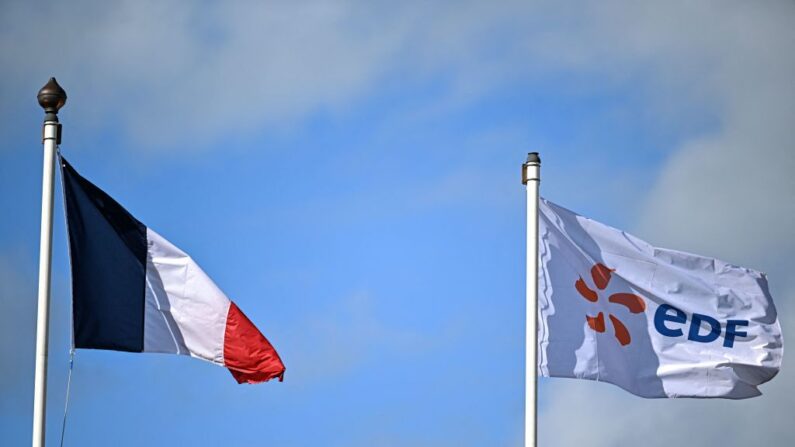 Le retrait d'EDF de la Bourse interviendra le 8 juin prochain, au prix net  de 12 euros par action. (Photo SAMEER AL-DOUMY/AFP via Getty Images)