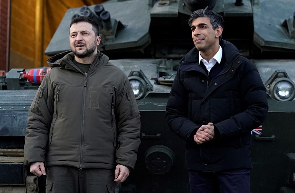 Le président ukrainien Volodymyr Zelensky (à g.) et le premier ministre britannique Rishi Sunak en février 2023. (ANDREW MATTHEWS/POOL/AFP via Getty Images)