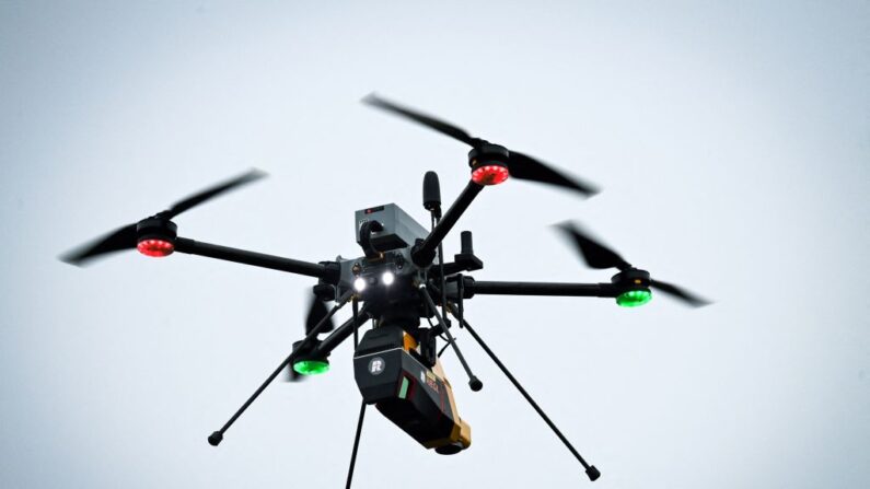 « Air Colis » livrait les centres pénitentiaires de Nantes, Lorient, Le Havre et Poitiers. Illustration. (Photo OLIVIER CHASSIGNOLE/AFP via Getty Images)