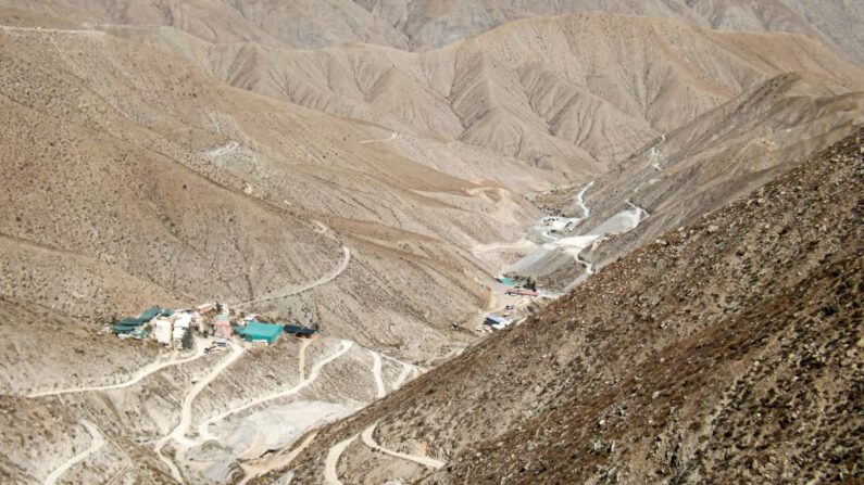 Vue de la mine La Esperanza, où au moins 27 personnes sont mortes dans le district de Yanaquihua à Arequipa, dans le sud du Pérou, le 7 mai 2023. (Photo -/AFP via Getty Images)