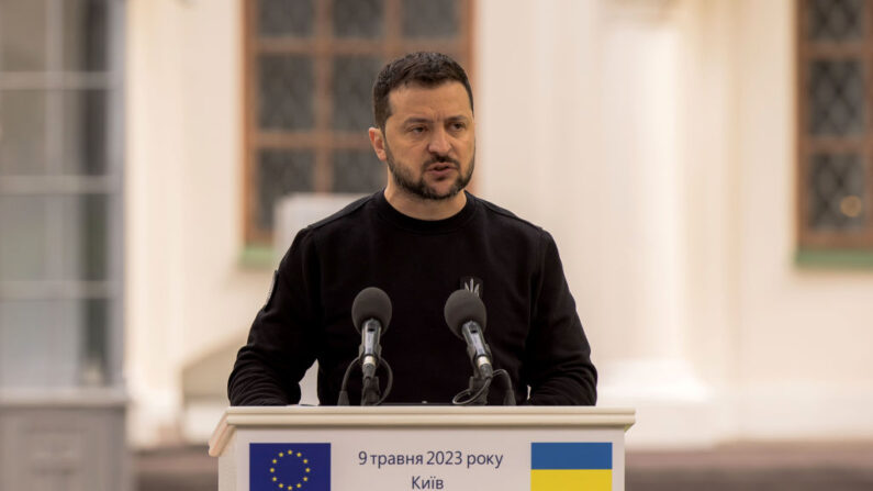 Le président ukrainien Volodymyr Zelensky s'exprime lors de son point de presse le 9 mai 2023 à Kiev. (Photo Roman Pilipey/Getty Images)