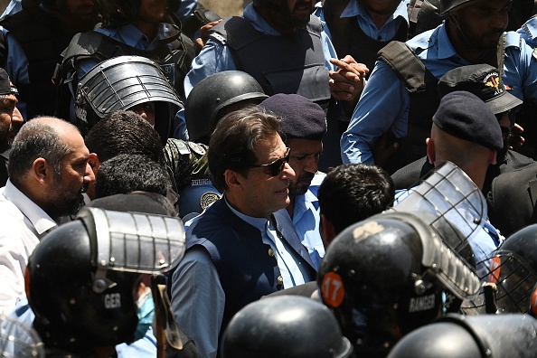 Imran Khan, à son arrivée au tribunal d'Islamabad (Pakistan), le 12 mai 2023. (AAMIR QURESHI/AFP via Getty Images)