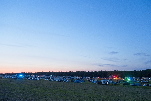 Vue générale du Teknival, dans un champ à Villegongis, dans le centre de la France, le 18 mai 2023.  (GUILLAUME SOUVANT/AFP via Getty Images)