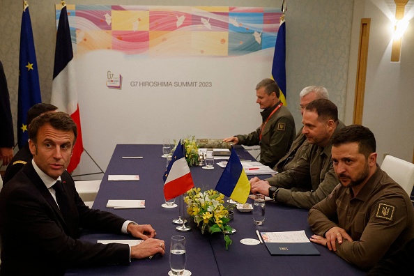 Au G7 d’Hiroshima, Volodymyr Zelensky a multiplié les entrevues. Ici avec Emmanuel Macron. (LUDOVIC MARIN/AFP via Getty Images)