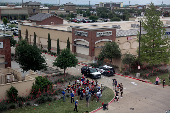 Une des entrées du centre commercial Allen Premium Outlets le 7 mai 2023 à Allen, Texas. (Joe Raedle/Getty Images)