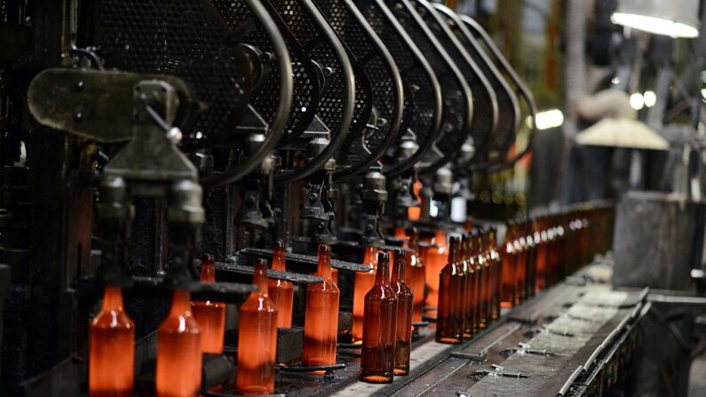 Dans une usine de production du groupe verrier Verallia. (Photo REMY GABALDA/AFP via Getty Images)