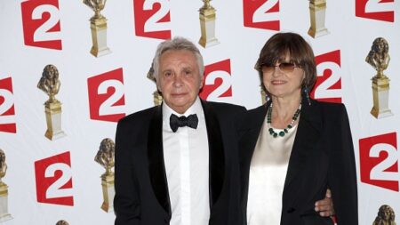 Michel Sardou quitte la Normandie, il vient de vendre son manoir, situé à Vauville