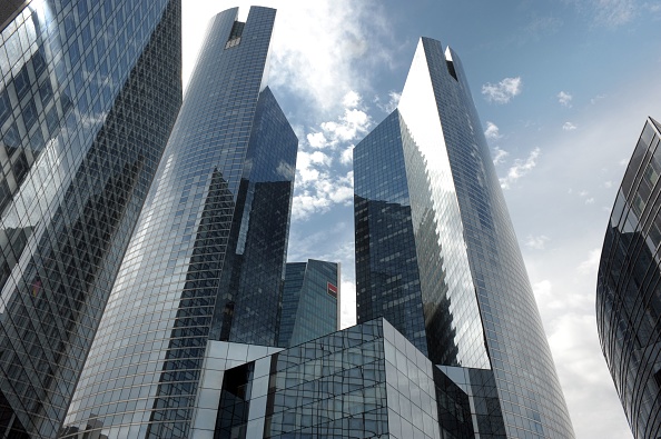 Le quartier d'affaires parisien de La Défense. (ÉRIC PIERMONT/AFP via Getty Images)