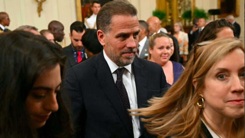 Hunter Biden, fils du président Joe Biden, assiste à la remise de la médaille présidentielle de la liberté, la plus haute distinction civile du pays, lors d'une cérémonie en l'honneur de 17 récipiendaires, dans la salle Est de la Maison-Blanche à Washington, le 7 juillet 2022. (Saul Loeb/AFP via Getty Images)