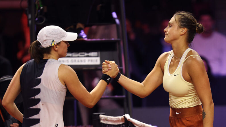 Iga Swiatek et Aryna Sabalenka s’affrontent à nouveau en finale après celle de Stuttgart, remportée par Swiatek.  (Photo by Adam Pretty/Getty Images)