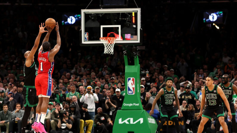 James Harden. Eblouissant et décisif, avec 45 points marqués, il a guidé Philadelphie à la victoire (119-115) à Boston. (Photo by Maddie Meyer/Getty Images)