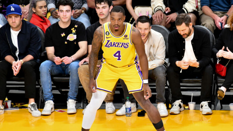 Les Lakers, sauvés par l'inattendu Lonnie Walker, intenable au dernier quart-temps, ont battu à l'arraché les Warriors (104-101). (Photo by Allen Berezovsky/Getty Images)