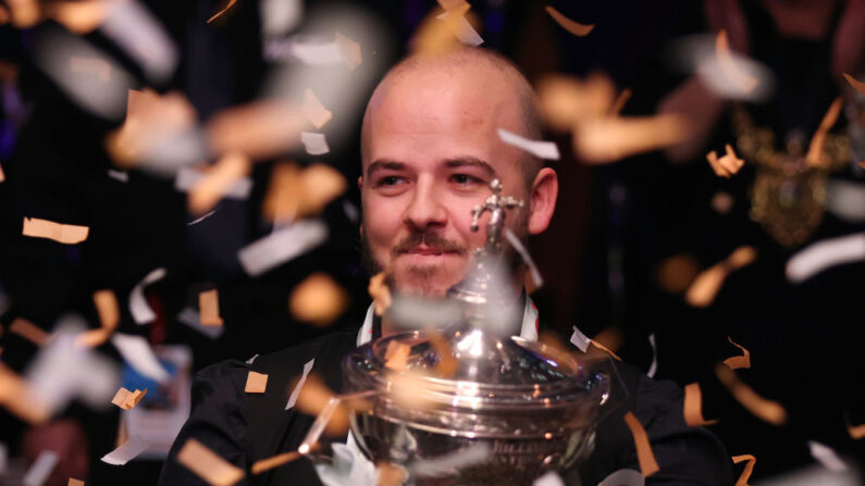 Le belge Luca Brecel, à remporter les championnats du monde en s'imposant lundi soir face à l'Anglais Mark Selby. (Photo by George Wood/Getty Images)