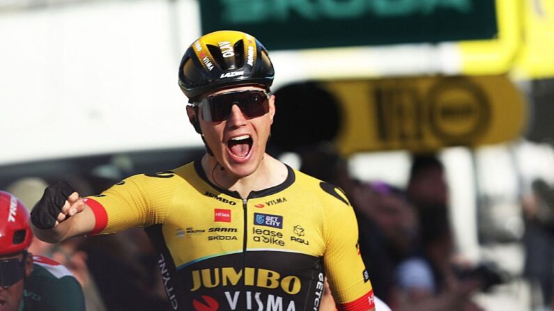 Le Néerlandais Olav Kooij (Jumbo-Visma) a remporté mardi au sprint la 1ère étape des Quatre jours de Dunkerque, entre Dunkerque et Abbeville. (Photo by DAVID PINTENS/BELGA MAG/AFP via Getty Images)