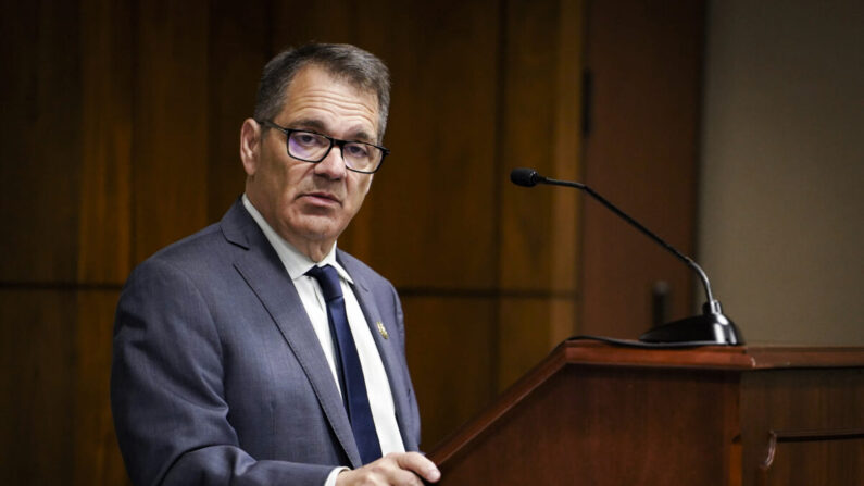 Le député Gus Bilirakis (Parti républicain, Floride) s'exprime lors d'une réunion d'information sur la persécution du Falun Gong au Capitole, à Washington, le 23 mai 2023. (Madalina Vasiliu/Epoch Times)