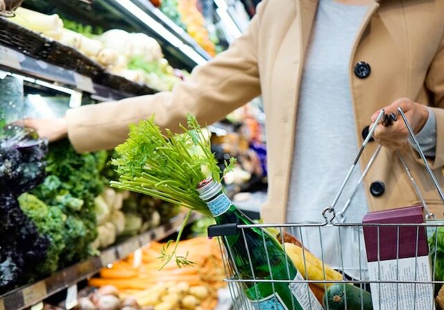 En plus du Nutri-score, nos aliments devraient bientôt afficher un score environnemental.
Tara Clark/Unsplash