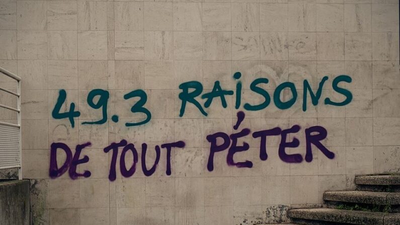 49.3 RAISONS DE TOUT PÉTER, à Saint-Étienne, le 30 mars 2023. Les règles et procédures de débat au parlement ont été intégrées dans les modes de contestation. Touam Hervé Agnoux/Wikimedia, CC BY-NC-ND