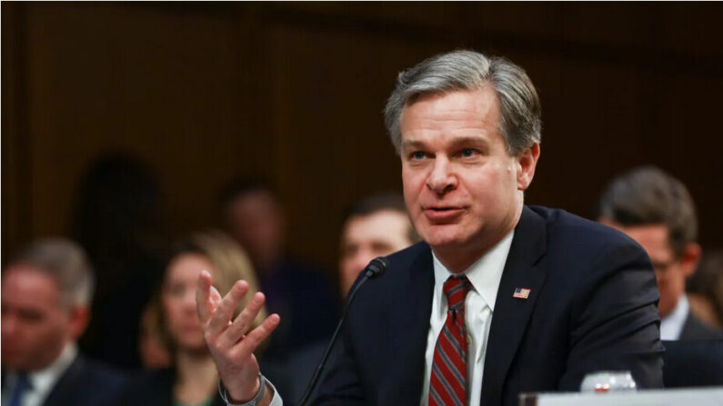 Le directeur du FBI Christopher Wray témoigne lors d'une audition devant la commission sénatoriale du renseignement au Congrès à Washington le 29 janvier 2019. (Charlotte Cuthbertson/Epoch Times)