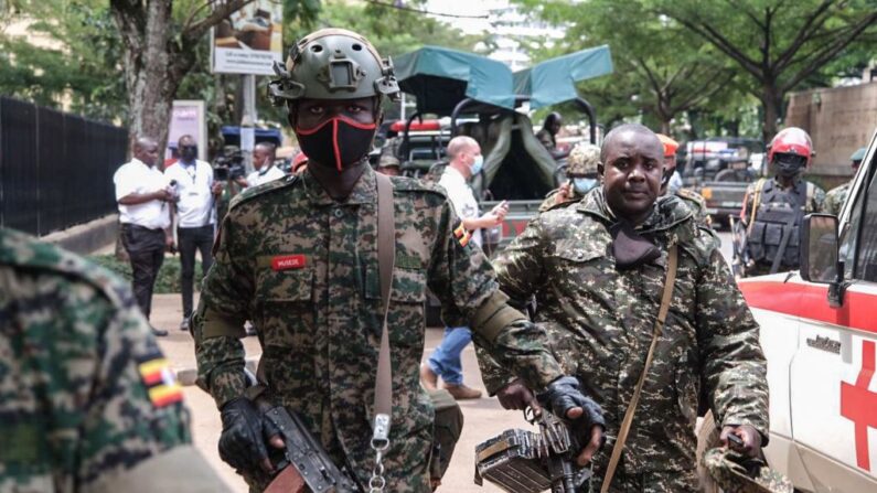 L'armée et la police poursuivent les assaillants qui ont fui en direction du parc national des Virunga, situé de l'autre côté de la frontière. Illustration. (Photo SUMY SADURNI/AFP via Getty Images)