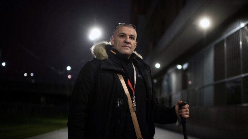 Après une erreur médicale qui aurait pu l'empêcher de marcher Faouzi Derbouz a commencé à organiser des marches urbaines nocturnes et a lancé son association pour promouvoir le dépassement de soi et changer le regard sur le handicap. (Photo JULIEN DE ROSA/AFP via Getty Images)