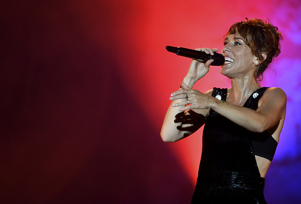 La chanteuse française Zaz, au Théâtre romain de Carthage, le 26 juillet 2022.  (FETHI BELAID/AFP via Getty Images)