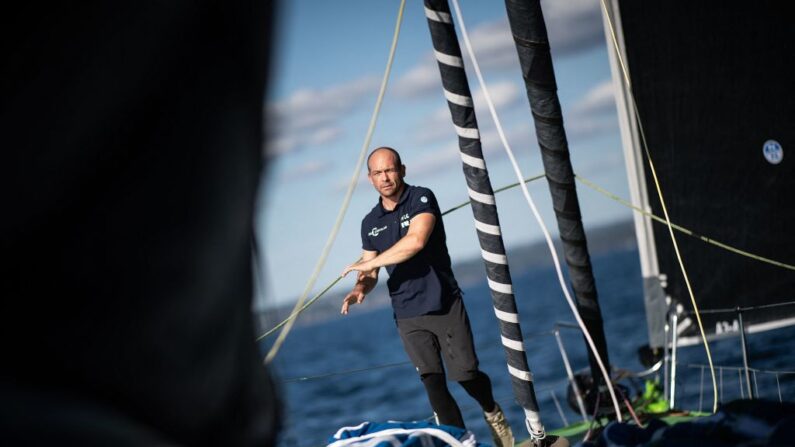 Sur son compte Instagram Kévin Escoffier avait affirmé samedi dans un message supprimé depuis, se retirer de la course « à la suite d'un incident présumé lors de l'escale de Newport » du 10 au 21 mai dernier. (Photo LOIC VENANCE/AFP via Getty Images)