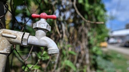 Réparer les fuites, récupérer l’eau de pluie: lancement d’une campagne pour économiser l’eau