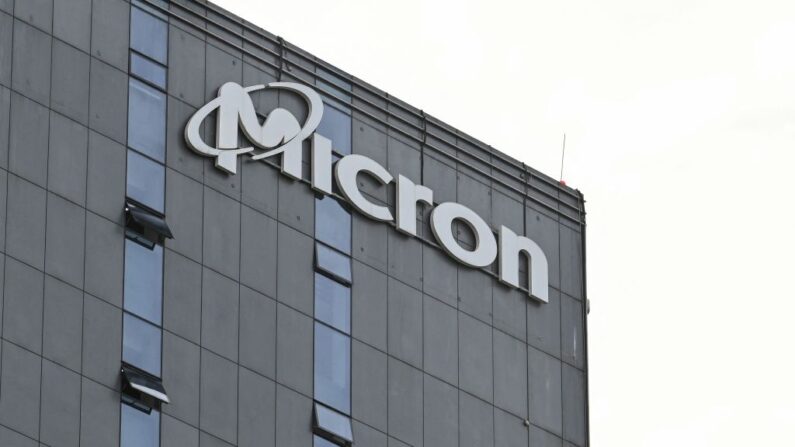 Le géant américain des semi-conducteurs Micron à Shanghai, le 22 mai 2023. (Photo HECTOR RETAMAL/AFP via Getty Images)