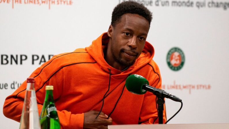 Gaël Monfils a annoncé son forfait en raison d'une blessure au poignet gauche à la veille de son match du deuxième tour de l'Open de tennis de Roland-Garros à Paris, le 31 mai 2023. (Photo MARTIN LELIEVRE/AFP via Getty Images)