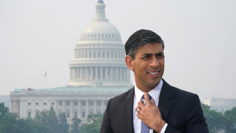 Le Premier ministre Rishi Sunak s'adresse aux médias devant le Capitole lors de sa visite à Washington DC le 7 juin 2023 à Washington DC. (Photo Niall Carson - WPA Pool/Getty Images)