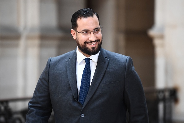 L'ancien garde du corps du président français Alexandre Benalla au tribunal de Paris, le 9 juin 2023. (CHRISTOPHE ARCHAMBAULT/AFP via Getty Images)