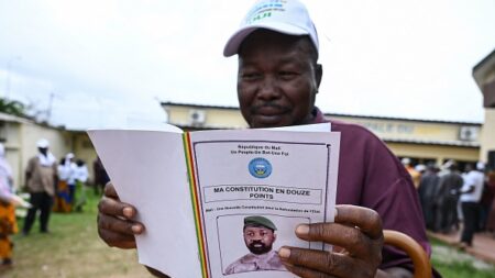 Mali: la junte organise un référendum constitutionnel, premier vote contesté dans un pays en crise