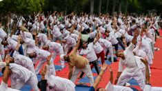 Dans un monde divisé et dangereux, les bienfaits du yoga sont précieux