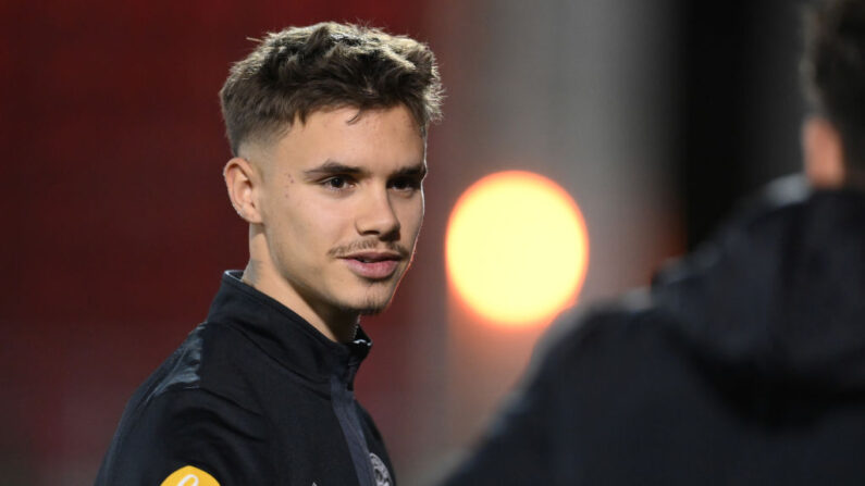 Romeo Beckham pendant l'échauffement avant un match. (Photo Alex Broadway/Getty Images)