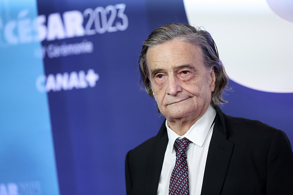 Jean-Pierre Léaud arrive à la 48ème cérémonie des César à l'Olympia le 24 février 2023 à Paris. (Pascal Le Segretain/Getty Images)