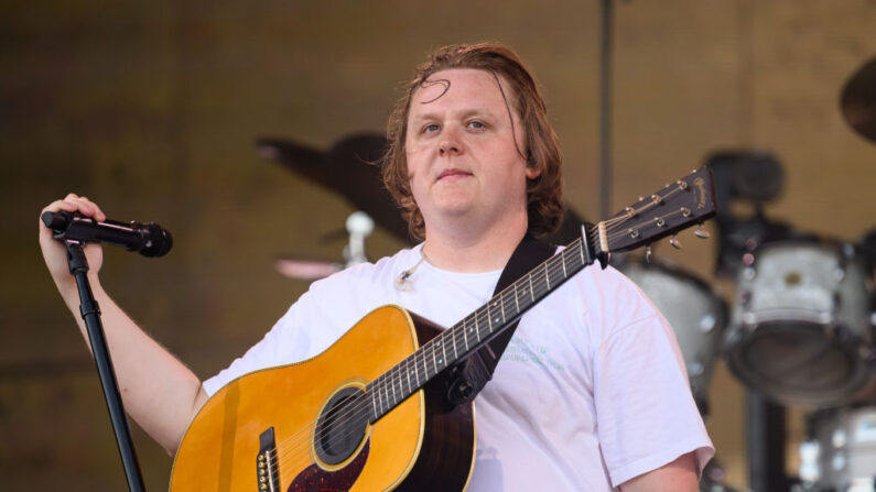 Lewis Capaldi, le 24 juin 2023 à Glastonbury, en Angleterre. (Photo: Leon Neal/Getty Images)