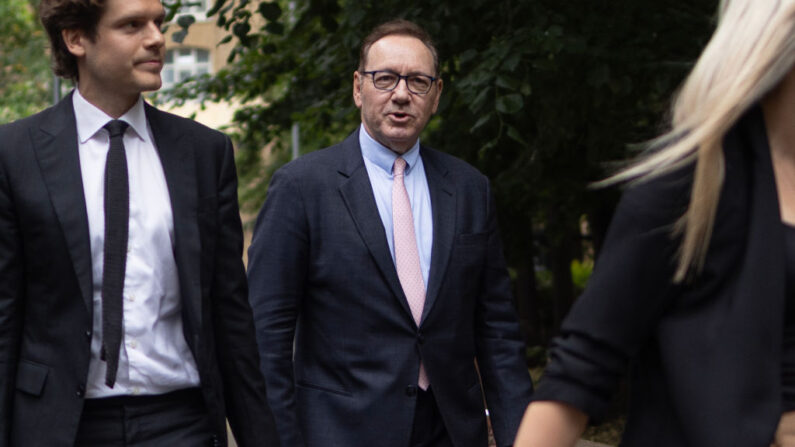 L'acteur Kevin Spacey arrive à la Southwark Crown Court le 28 juin 2023 à Londres pour l'ouverture de son procès, où il doit être jugé pour plusieurs agressions sexuelles. (Photo Dan Kitwood/Getty Images)