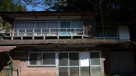 Japon: des millions de maisons abandonnées, vendues aux enchères à très bas prix