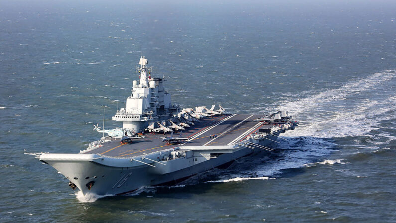 Le porte-avions chinois Liaoning a été détecté au sud de Taïwan. Ici lors d'exercices militaires dans le Pacifique. (Photo STR/AFP via Getty Images)