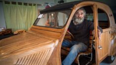 Une 2CV en bois, unique au monde, adjugée à 210.000 euros