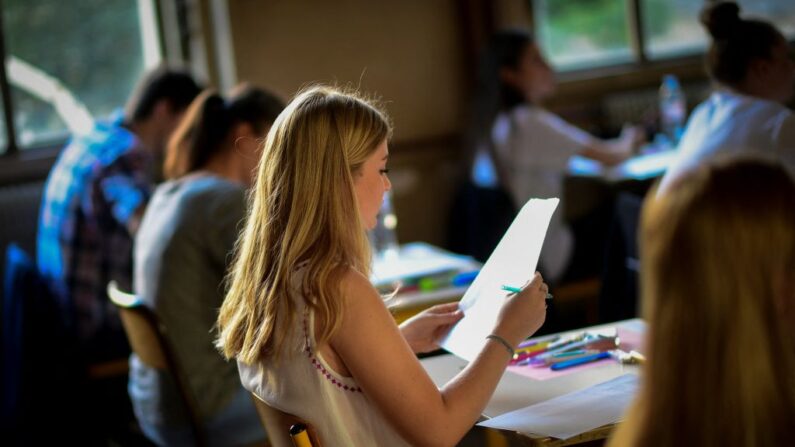 L'enquête menée tous les ans depuis 2009 souligne une différence entre garçons et filles : 12,9 % des garçons sont en difficulté contre 9,1% des filles. (Photo MARTIN BUREAU/AFP via Getty Images)