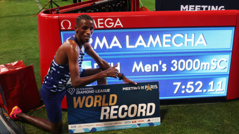 La Kényane Faith Kipyegon et l'Ethiopien Lamecha Girma ont battu les records du monde du 5.000 m et du 3.000 m steeple au cours d'une soirée folle lors du meeting de Paris vendredi. (Photo by Dean Mouhtaropoulos/Getty Images)