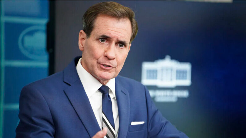 Le coordinateur du Conseil de sécurité nationale pour les communications stratégiques, John Kirby, s'exprime lors d'une conférence de presse à la Maison Blanche, le 6 juin 2023. (Madalina Vasiliu/Epoch Times)