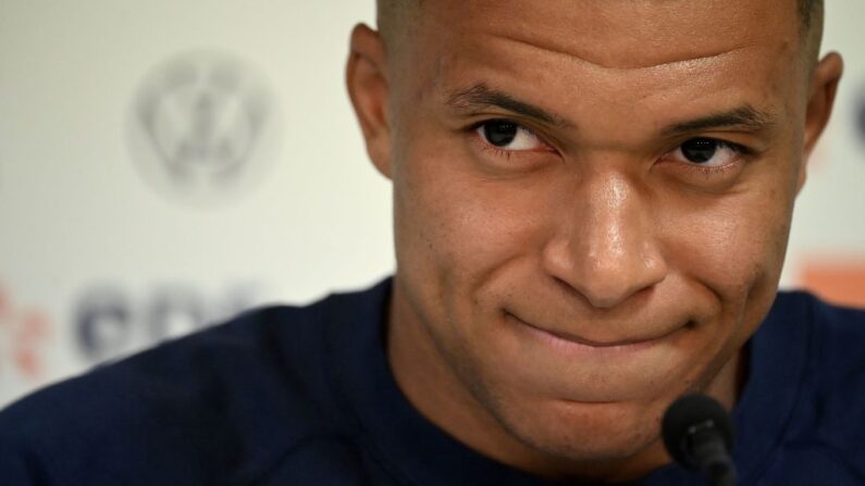 Le bras de fer engagé par Kylian Mbappé avec le PSG  vient pimenter le match France-Gibraltar  théoriquement dénué de tout suspense. (Photo by FRANCK FIFE/AFP via Getty Images)