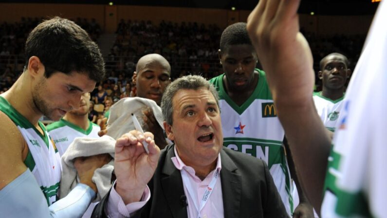 Pascal Donnadieu, emblématique entraîneur de Nanterre depuis 1987, passera la main à la fin de la saison 2023/2024.        (Photo credit should read JEAN-FRANCOIS MONIER/AFP via Getty Images)