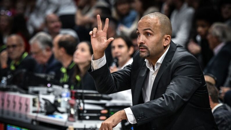 TJ Parker  coach de l'ASVEL Lyon-Villeurbanne. (Photo by JEAN-PHILIPPE KSIAZEK/AFP via Getty Images)