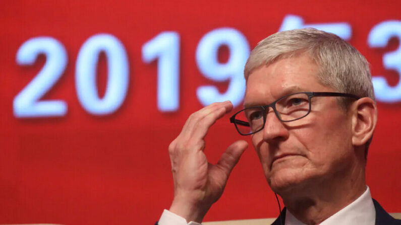 Tim Cook, PDG d'Apple, participe au sommet économique organisé pour le Forum de développement de la Chine à Pékin, en Chine, le 23 mars 2019. (Ng Han Guan/AFP/Getty Images)