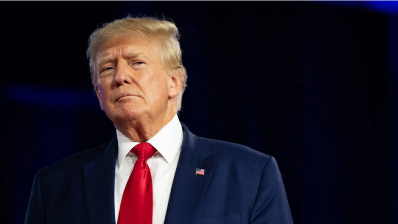 L'ancien président Donald Trump à Dallas, Texas, le 6 août 2022. L'ancien président a déclaré jeudi que ses avocats avaient été informés par le ministère de la Justice qu'il était inculpé. (Brandon Bell/Getty Images)