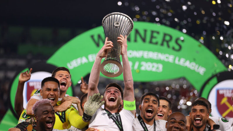 Le club anglais de West Ham a remporté la Ligue Europa Conférence en s'imposant 2 à 1 en finale contre l'équipe italienne de la Fiorentina mercredi à Prague, pour enlever son premier titre continental depuis 1965. (Photo by Richard Heathcote/Getty Images)