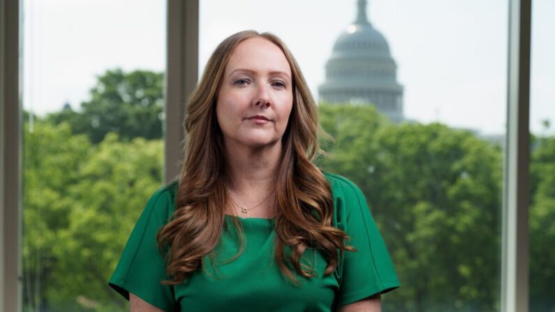 Karol Markowicz, co-auteur de " Jeunesse volée : Comment les radicaux détruisent l'innocence et endoctrinent une génération", à Washington le 26 avril 2023. (Wei Wu/Epoch Times)